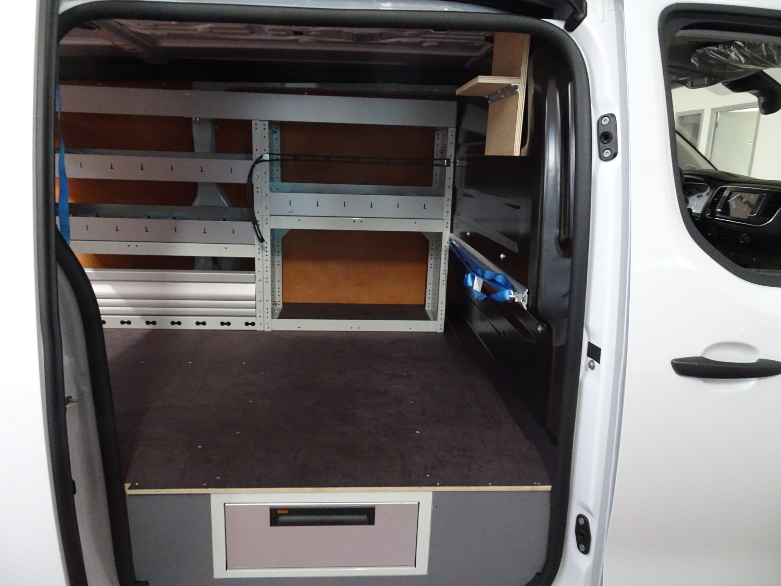 Organisation et rangement matériel et outils camion